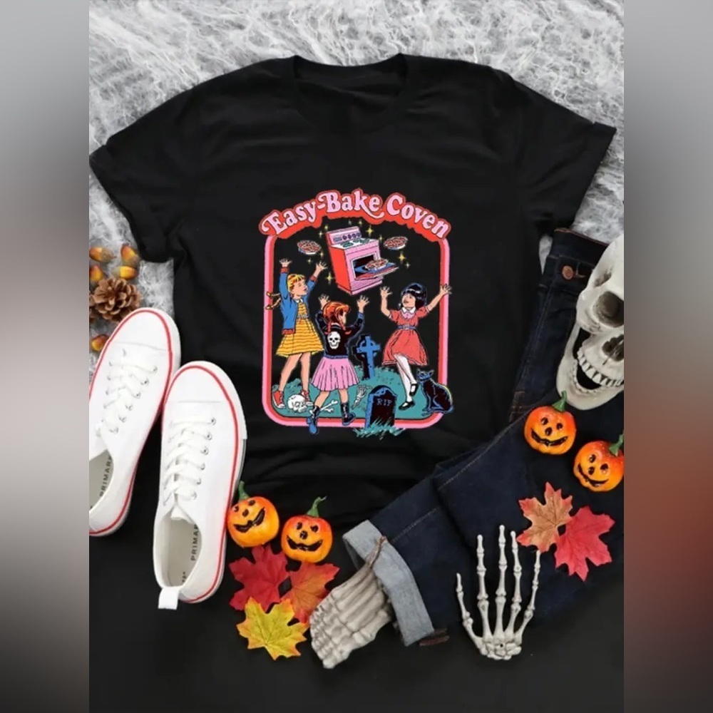 NWOT Womens Black Halloween Witch Novelty Easy Bake Coven Graphic Print SS Tee
